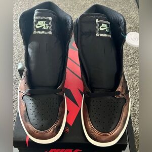 Air Jordan 1 Retro High OG 'Patina' size 10.5